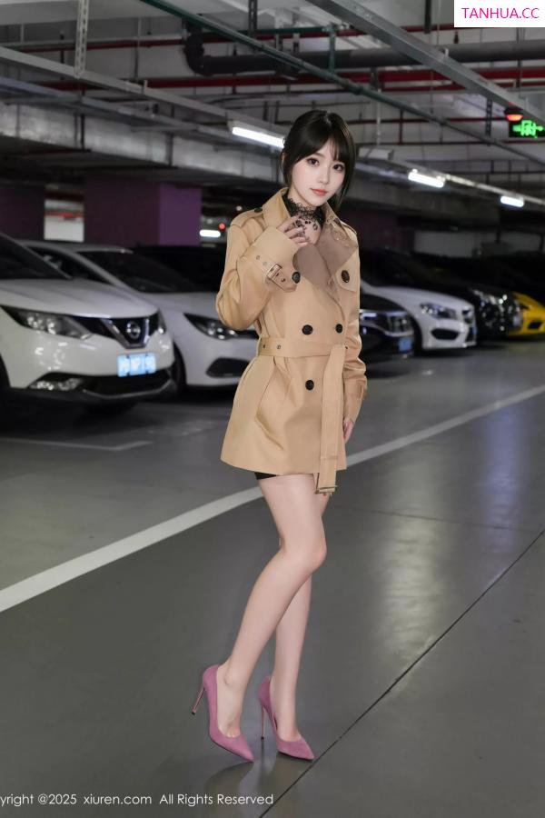 汁汁  [XiuRen]高清写真图 2025.04.10 No.10134 汁汁 浅色风衣第6张图片
